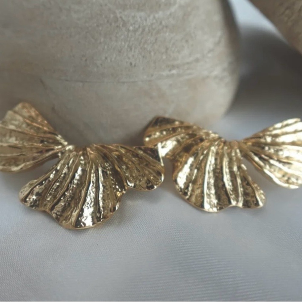 Elegant Gold Leaf Earrings